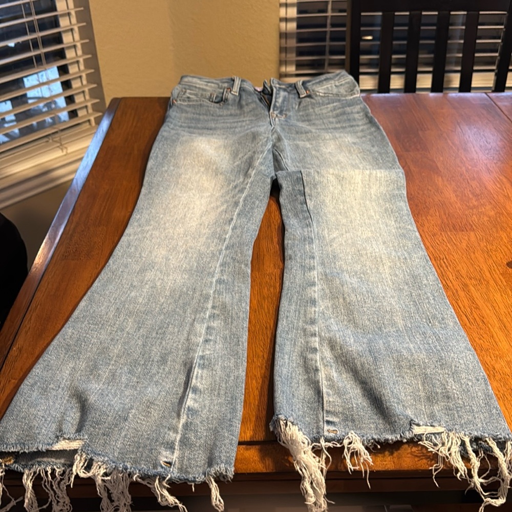 Mica Jeans
Flared/Frayed/Cropped (25 inch inseam)
Brand New
Size 26